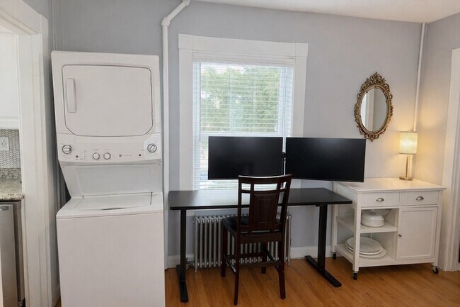 Building Photo - 58 Bennett St