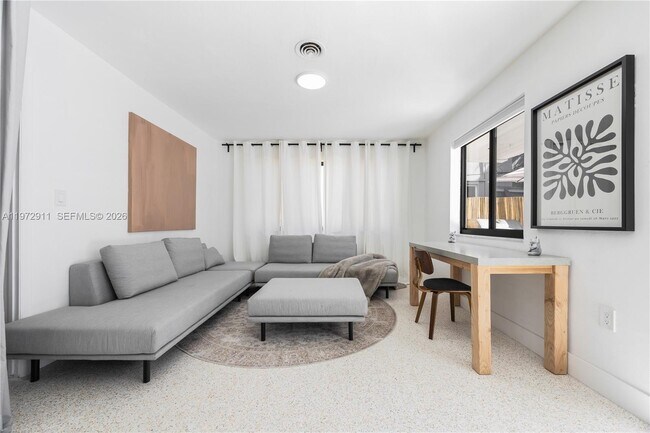 Building Photo - 1860 SW 13th St