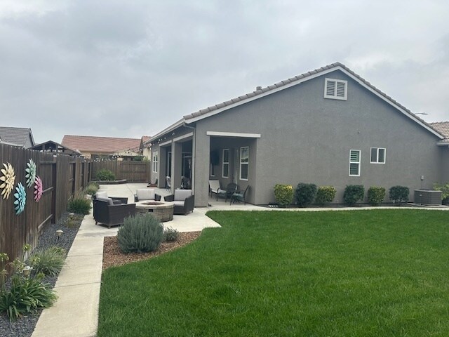 Building Photo - Gorgeous 3 Bedroom 2 Bathroom Manteca Home