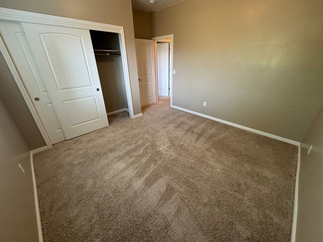 Building Photo - PRICE JUST REDUCED! Highly Desirable Lakota Ridge!