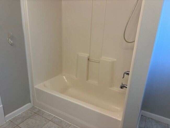 Building Photo - Historic Downtown Murfreesboro TN 3050 SF, 5BR/2BA for rent