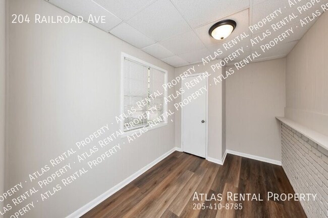 Building Photo - 204 Railroad Ave