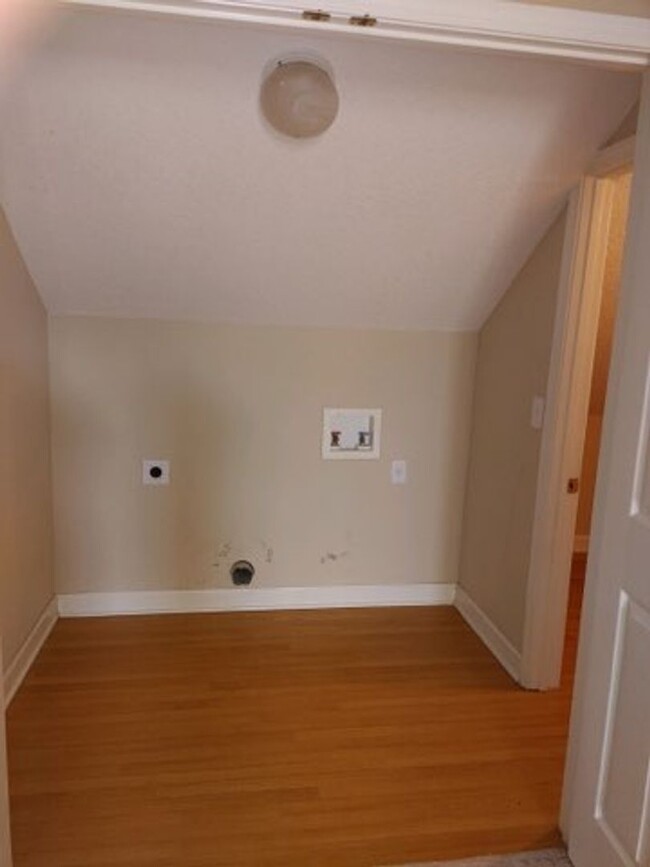 Building Photo - Spacious 4-Bedroom Home - Available for Rent!