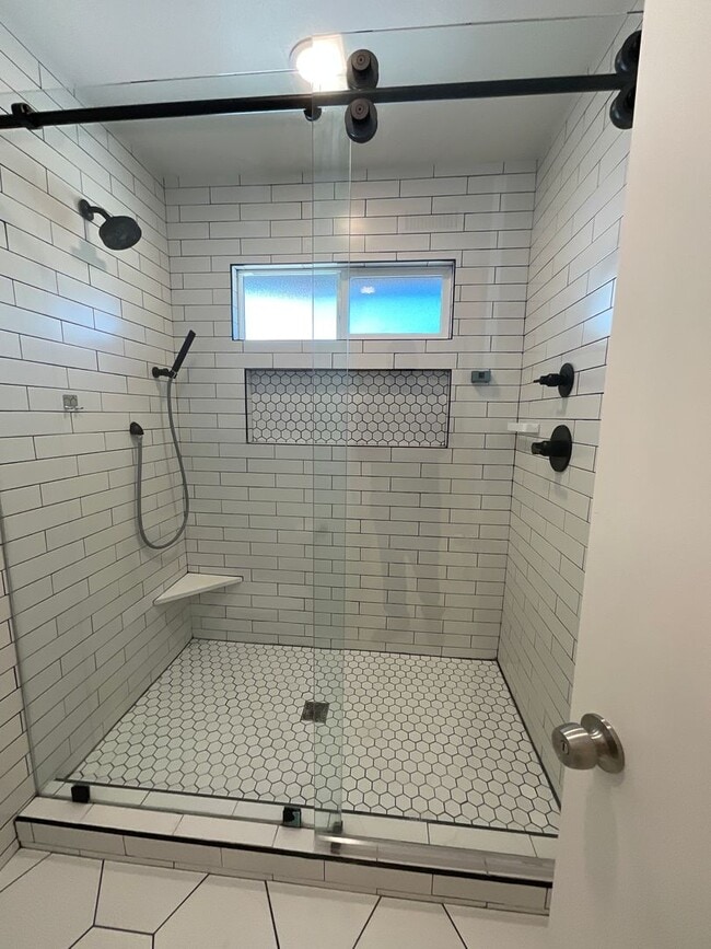 Building Photo - 4 Bedroom 3 Bath 2 Story Home With Family ...