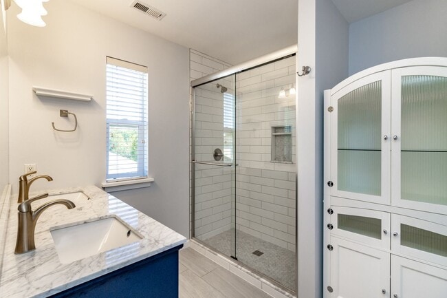 Building Photo - 3 bedroom, 2.5 bath DuPont home featuring AC!