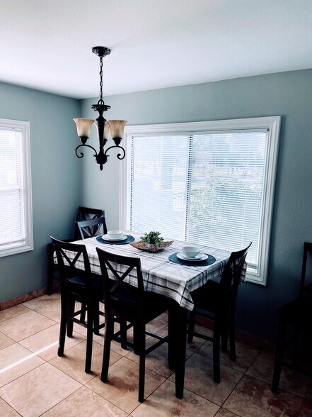 Dinning area - 292 E 42nd St