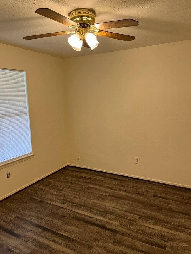 Building Photo - 10214 Green Valley Ln