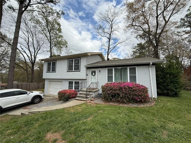 Building Photo - 1110 Mountain View Dr