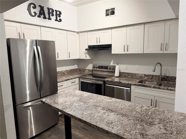 Building Photo - 2320 W Azeele St