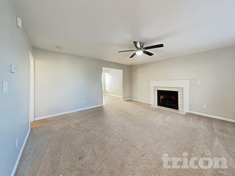 Building Photo - 7043 Red Bud Cir