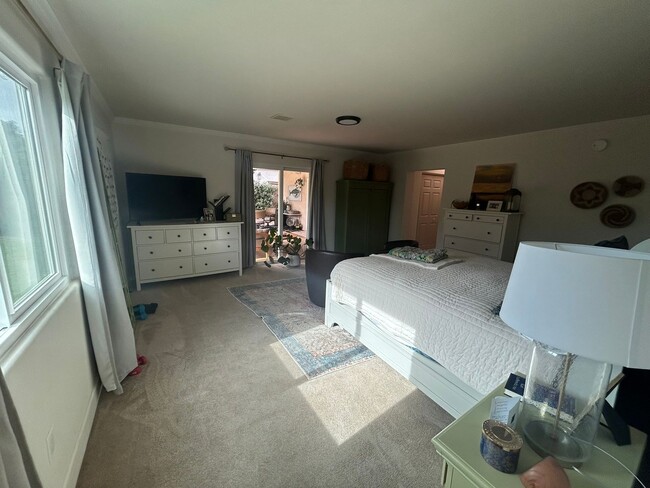 Building Photo - Large and Spacious Home In Carlsbad Availa...