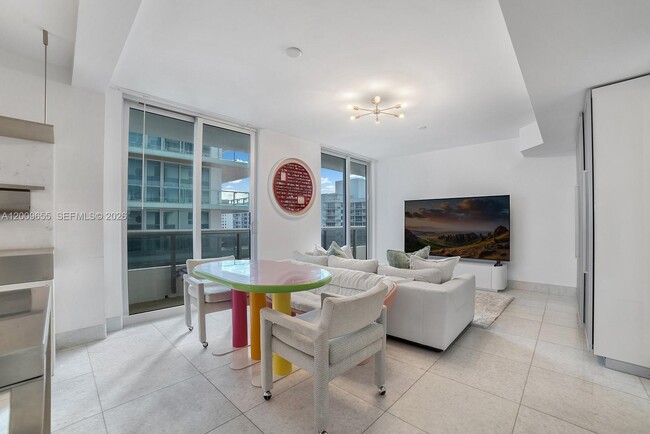 Building Photo - 5801 Collins Ave