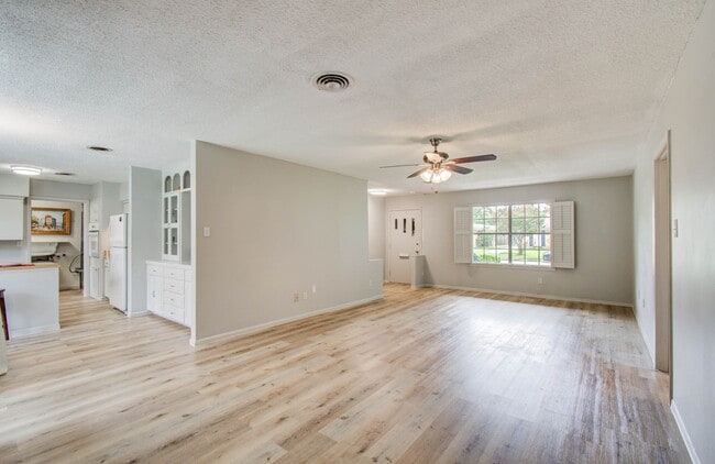 Building Photo - 5471 Kuldell Dr