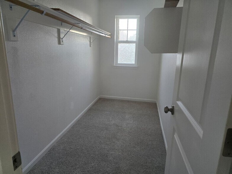 Building Photo - 173 N 7th Ave