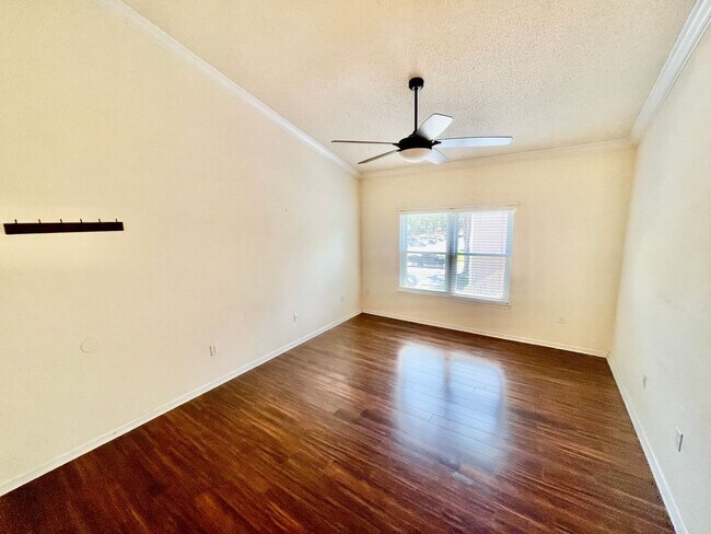 Building Photo - I-6 Palms of Amelia