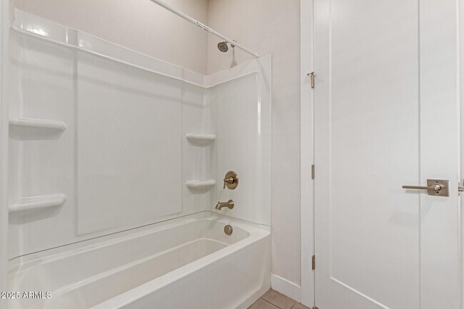 Building Photo - 6918 W Winston Dr