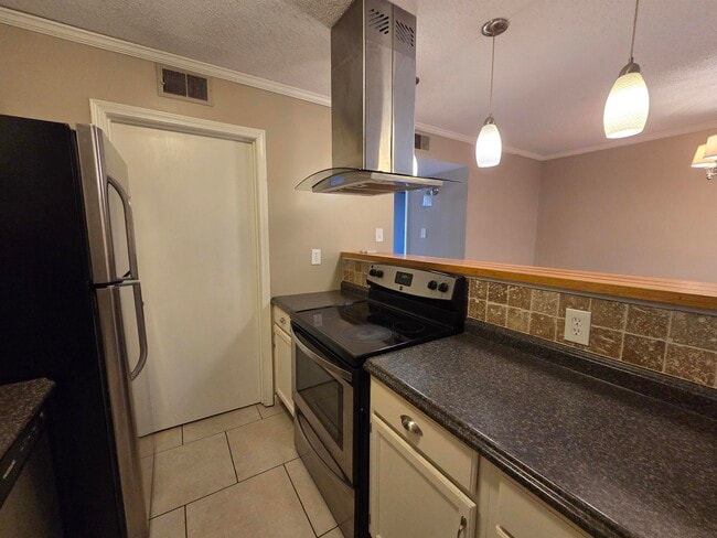 Building Photo - 2104 Harbert Ave