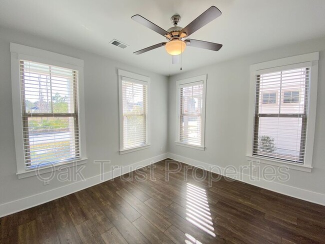 Building Photo - 225 Scholar Way