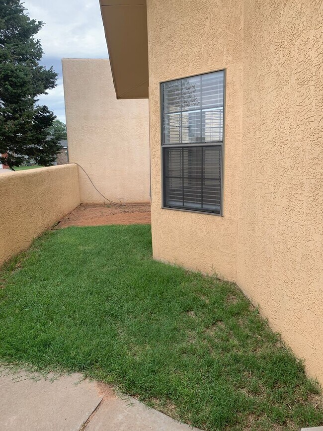 Building Photo - 2305 Newman Clovis NM