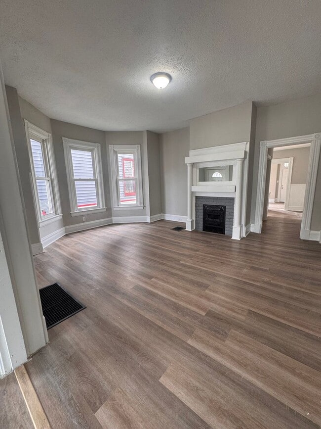 Building Photo - 821 Heaton St