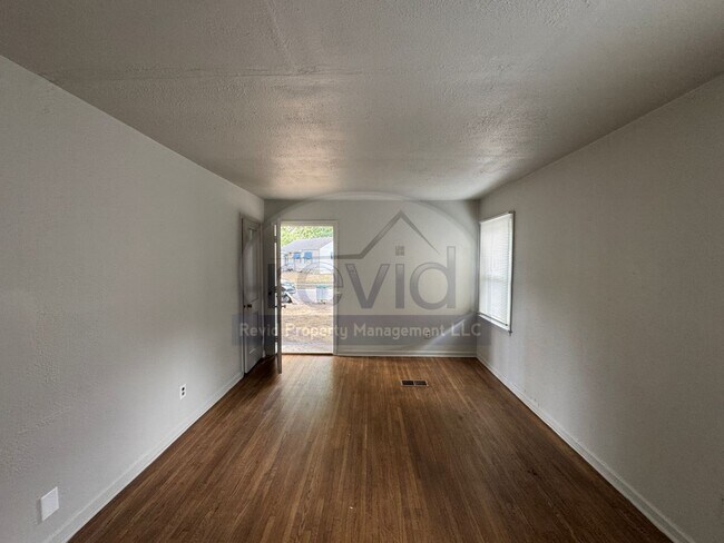 Building Photo - 1445 Luverne St