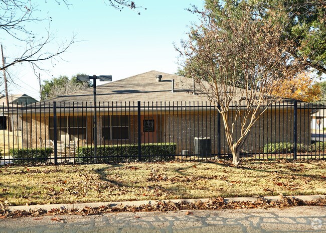 Building Photo - Lincoln Ridge
