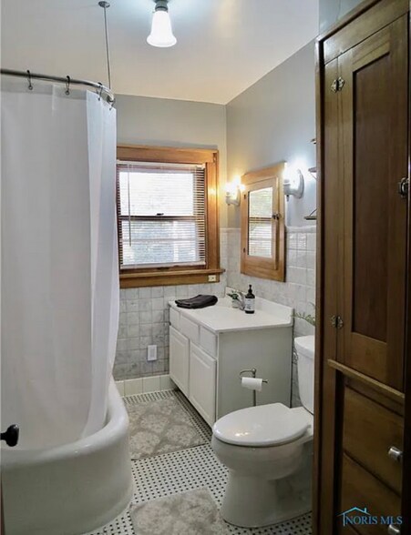 Building Photo - 2339 Castlewood Dr