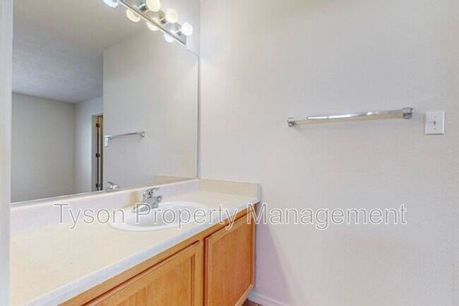 Building Photo - 7509 Cricket Hill Dr NE