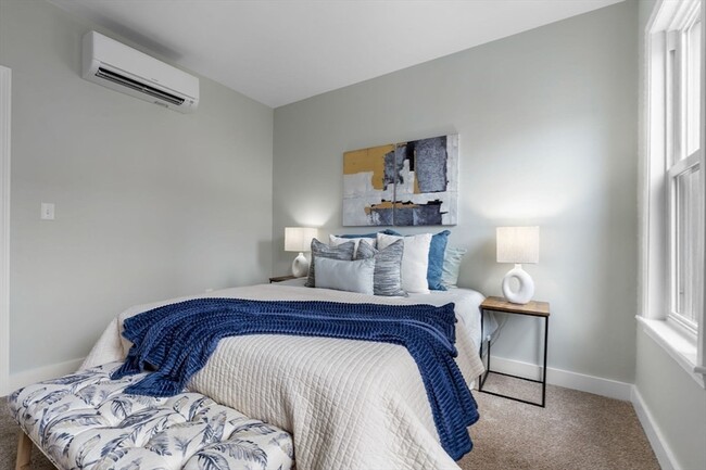 Building Photo - 362 Silver St