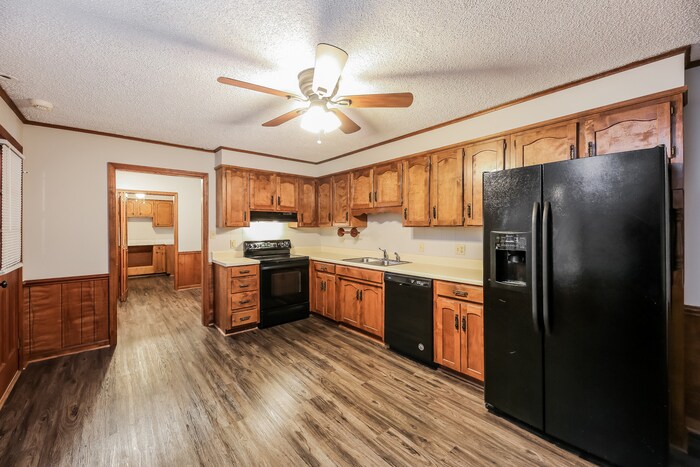 Building Photo - 409 Shamrock Dr