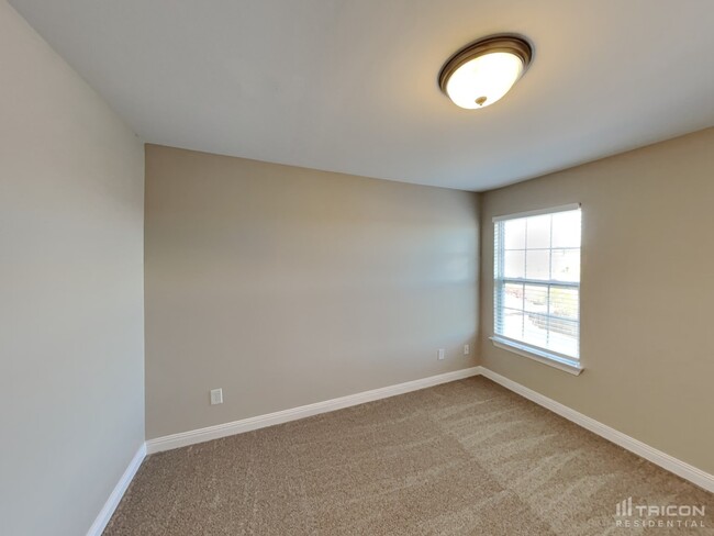 Building Photo - 6820 Scarlet Ridge Dr