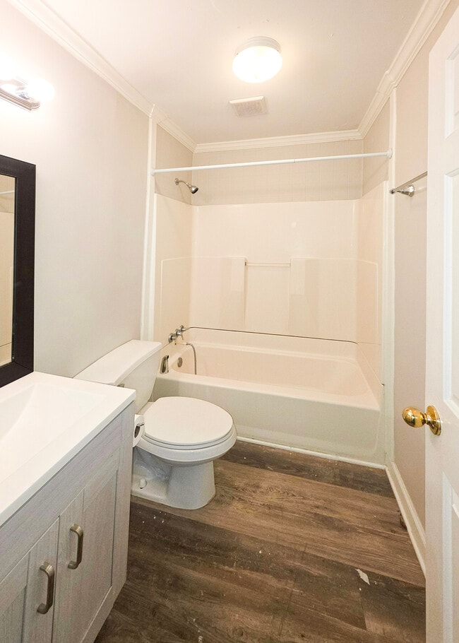 Building Photo - 2045 White Oak Cir