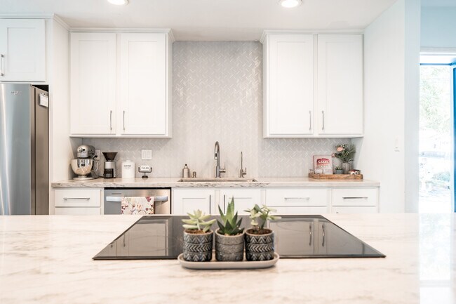 Building Photo - 3610 Marlesta Dr