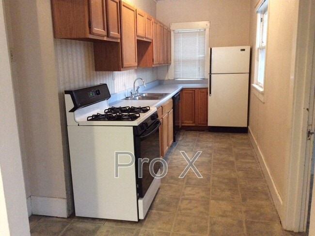 Building Photo - 418 W 9th St