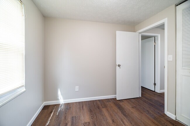 Building Photo - 5272 Quincy Dr