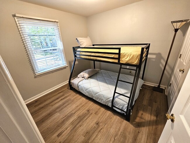 Building Photo - 10824 Drayton Rd