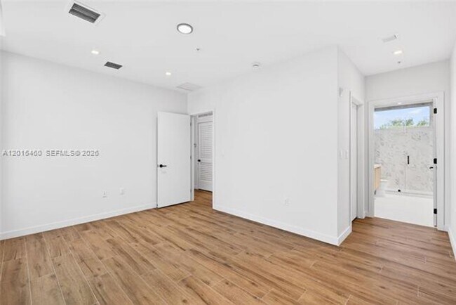 Building Photo - 515 NE 61st St
