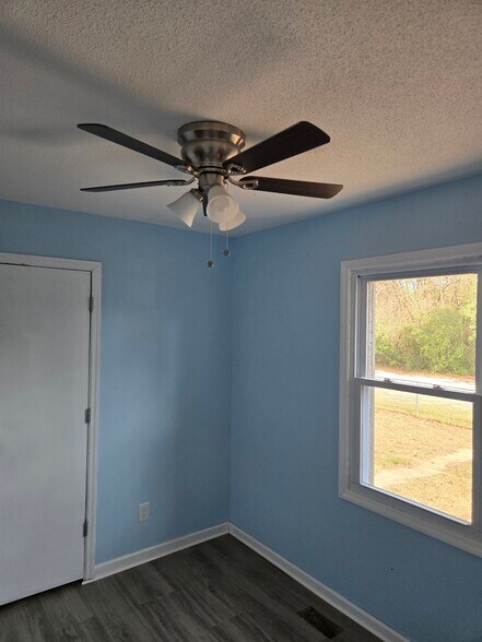 Building Photo - 131 Jones Ray Cir