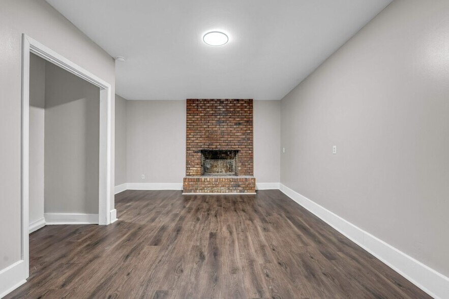 Building Photo - 141 Babs Dr