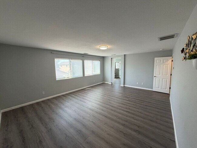 Building Photo - AVAILABLE NOW! LEASE TODAY! 4 Bedroom 3 Bath Elk Grove Home with Bonus Room!