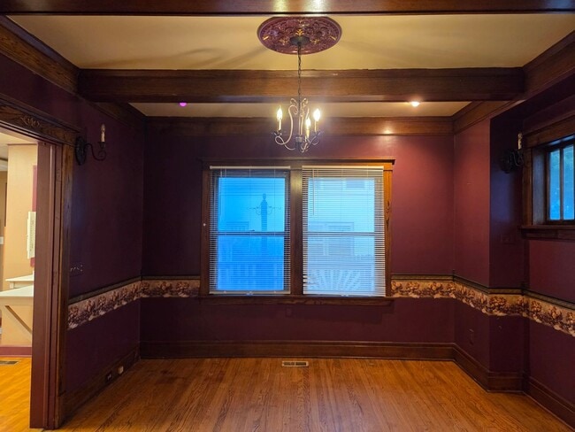 Building Photo - Beautiful 3-bedroom house available now