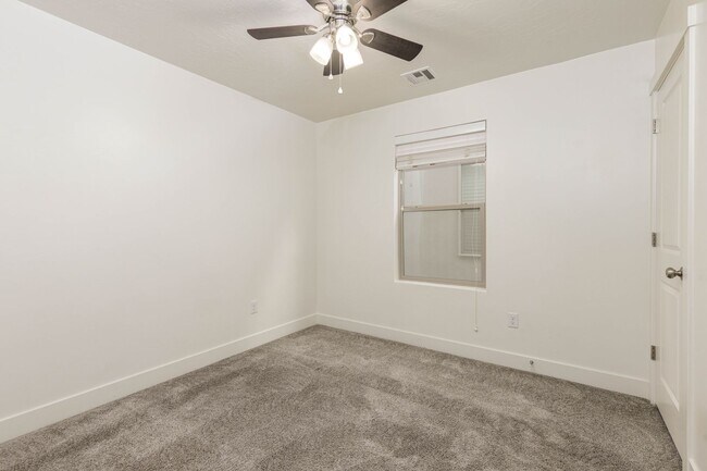 Building Photo - Beautiful Desert Canyon 4 Bedroom / 2.5 Bathroom / 2 Car Garage available NOW