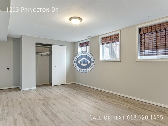 Building Photo - 1203 Princeton Dr