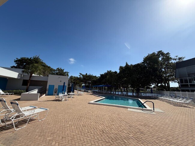 Building Photo - 9301 Lime Bay Blvd