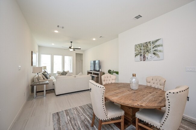 Building Photo - 29331 Mesquite Oaks Dr