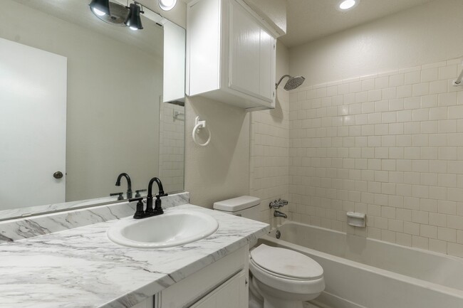 Building Photo - Rent to Own Home Available in Oklahoma City!