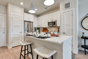 Building Photo - Lenox Grandview