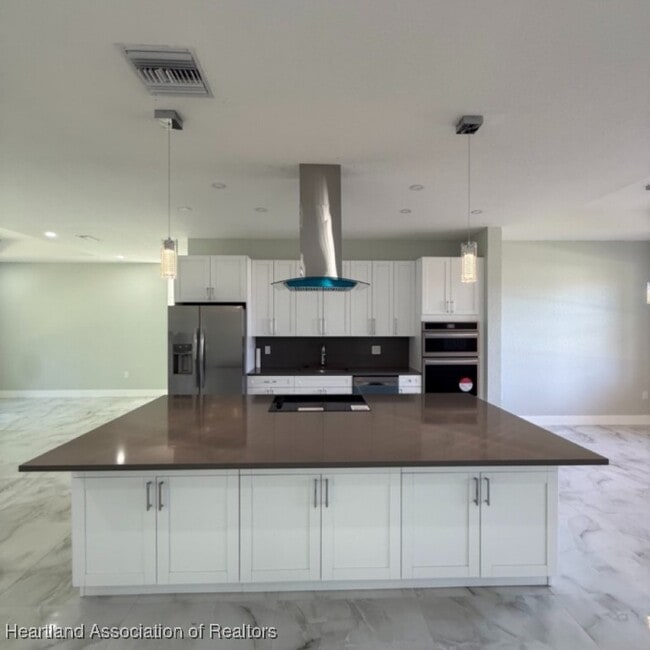 Building Photo - 2011 W Falcon Rd