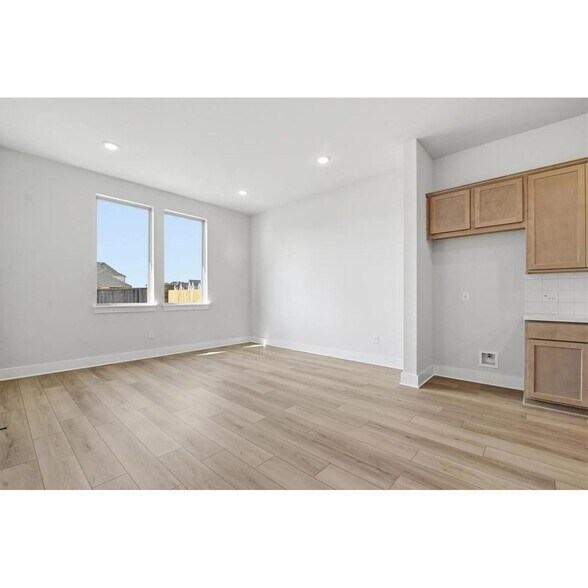 Building Photo - 327 Grand Legacy