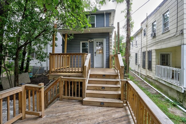 Building Photo - 619 E 35th St